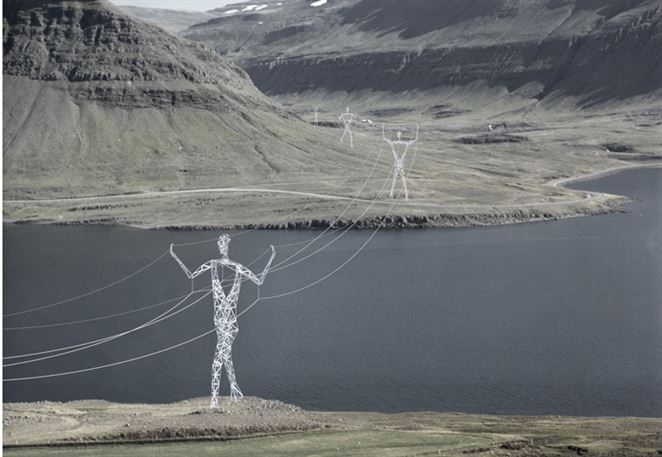 Elektrické stožiare v tvare človeka. Islandská budúcnosť?