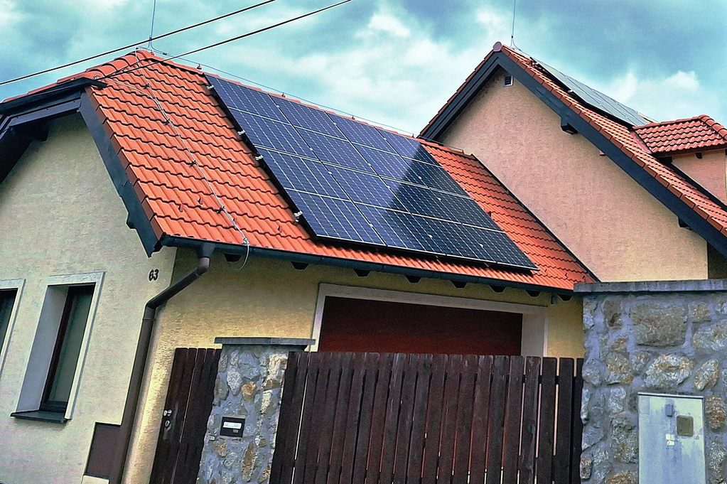 Dynamické ceny elektriny získavajú v Česku zákazníkov. Záujem je desaťkrát vyšší než pri spote