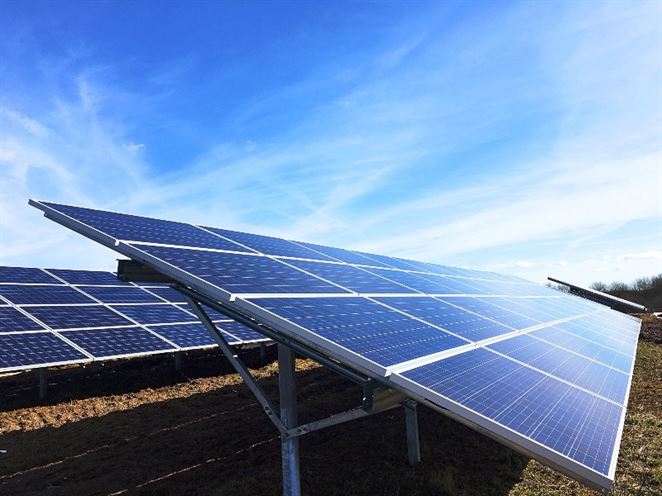 Prevádzkovatelia solárnych elektrární nehádžu flintu do žita ani po okresaní dotácií
