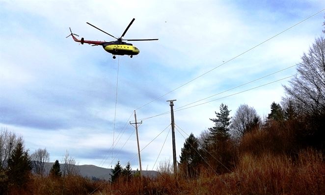 Na Horehroní rekonštruujú 50-ročné vedenie, obyvatelia sa musia pripraviť na odstávky