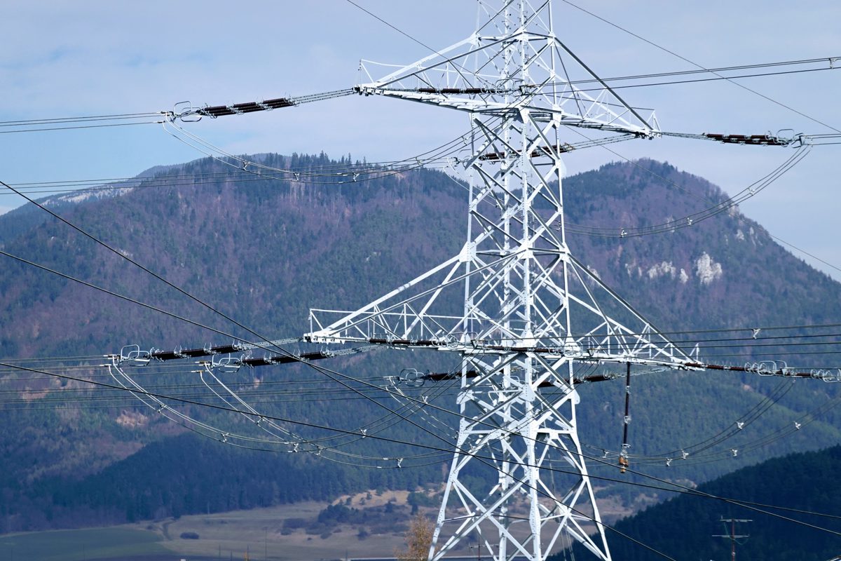 Slovensko v 1. polroku 2026 posilnilo ako exportér elektriny, čistý vývoz smeroval k dvom susedom (+grafy)