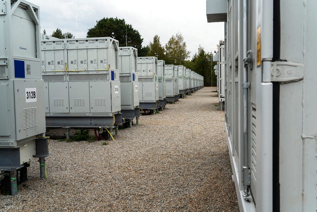 Česi spustili najväčšie batériové úložisko s kapacitou 120 MWh. Poslúži pre sústavu aj na obchodovanie
