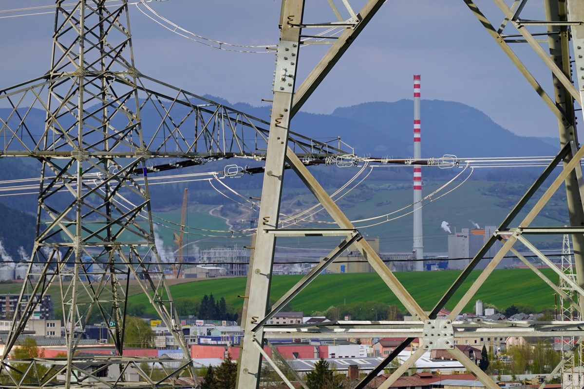 ÚRSO od 1. októbra znižuje tarifu za systémové služby. Ceny elektriny to zníži len niekomu