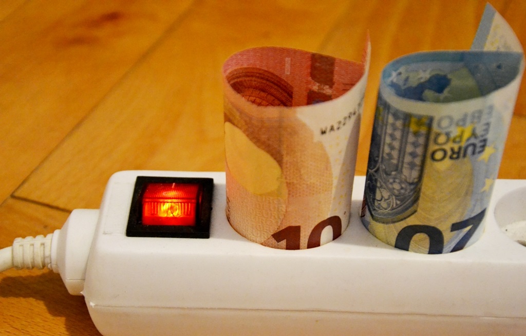 Ceny elektriny a plynu pre domácnosti v EÚ mierne poklesli, hlási Eurostat