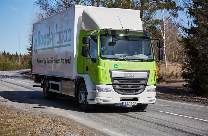 Prvá elektrifikovaná cesta na svete nabíja elektromobily počas jazdy