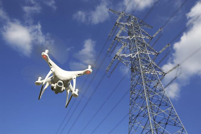 Prevádzkovateľ elektrického vedenia kontroloval stav siete dronom
