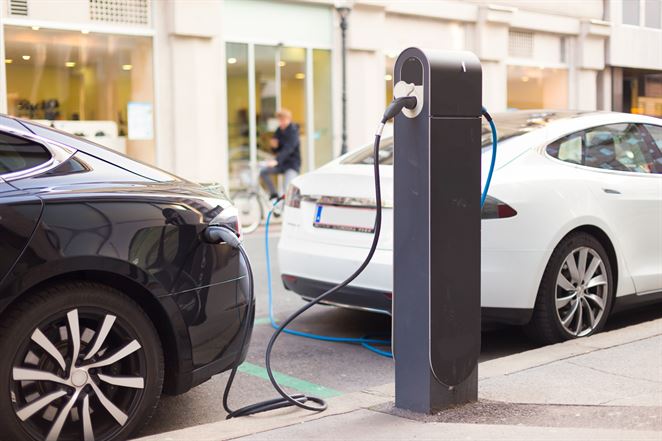 Nové bytovky budú musieť mať nabíjacie stanice pre elektromobily