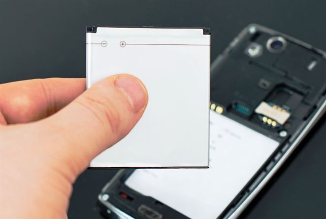 Staré batérie zo smartfónov uskladnia energiu. Vedci ich prepojili so solárnymi článkami 