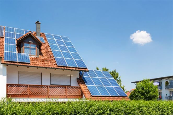 Chcete pripojiť solárnu elektráreň do distribučnej sústavy? Počítajte s nákladmi