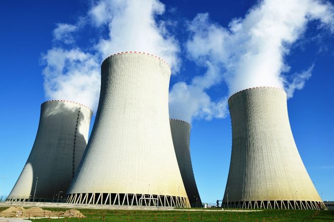 Postavia Francúzi v Británii novú jadrovú elektráreň? Londýn začína váhať