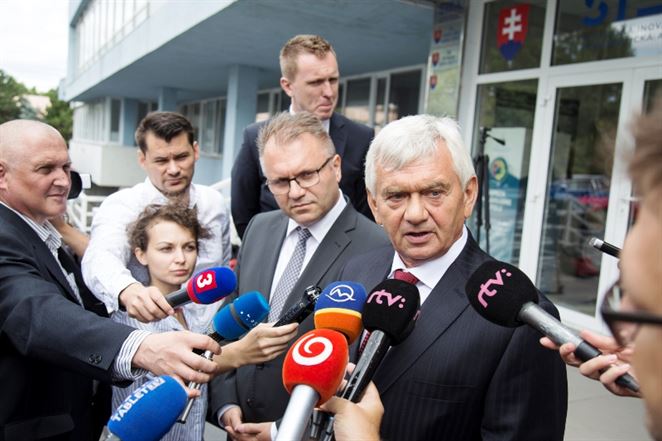 Ľubomír Jahnátek