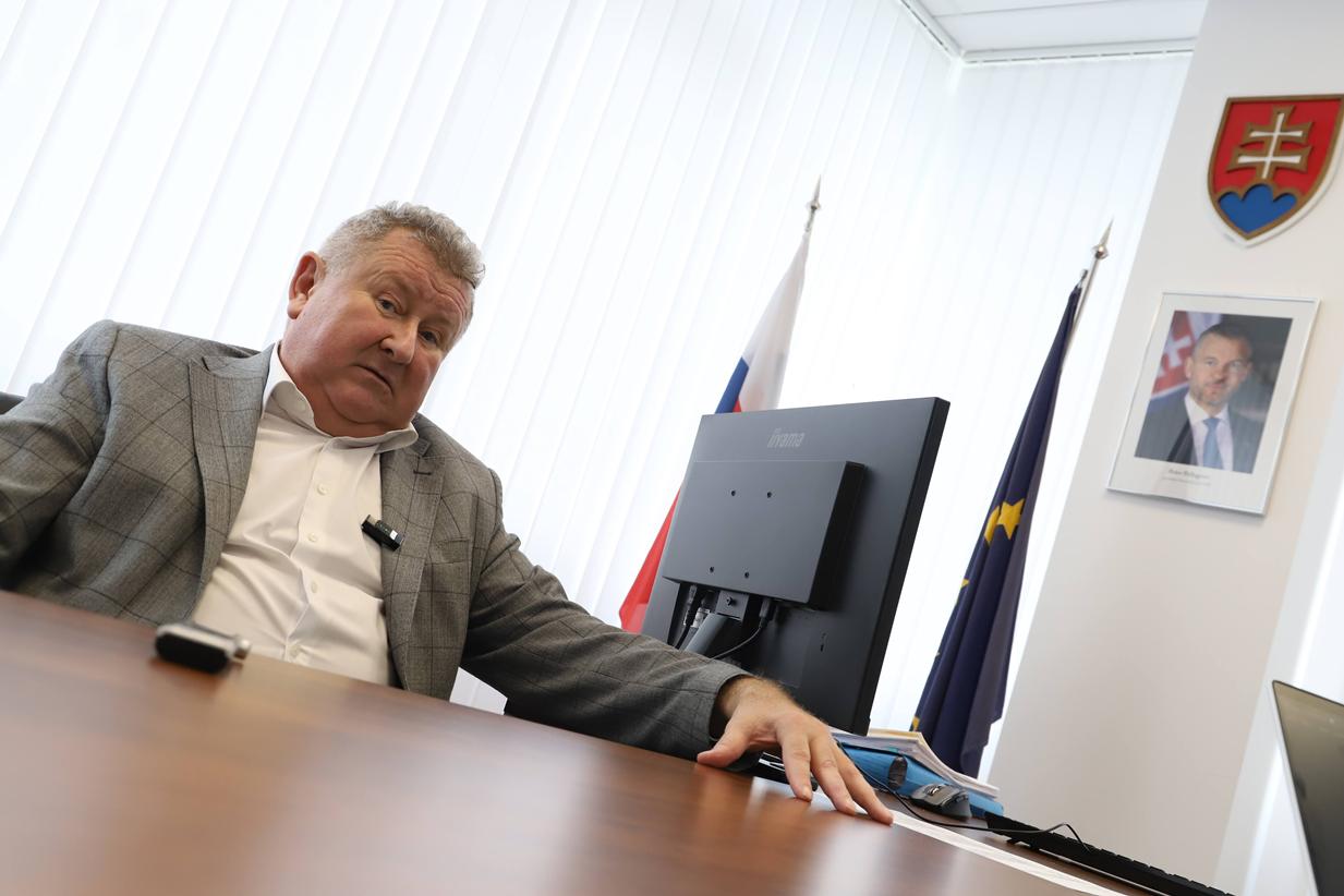 Znalec, predseda, podnikateľ. Jozefa Holjenčíka prešetruje agentúra EÚ pre možný konflikt záujmov