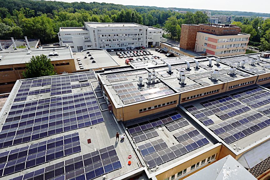 Bratislavská nemocnica spustila veľkú fotovoltiku. Elektrinu bude zdieľať s inou nemocnicou