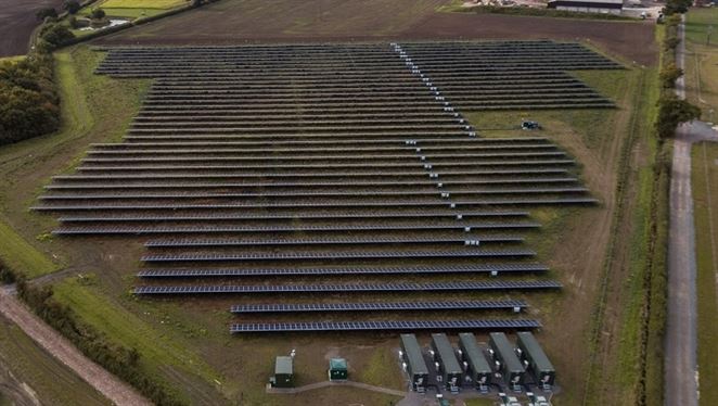 V Británii spustili prvú solárnu elektráreň bez dotácií 
