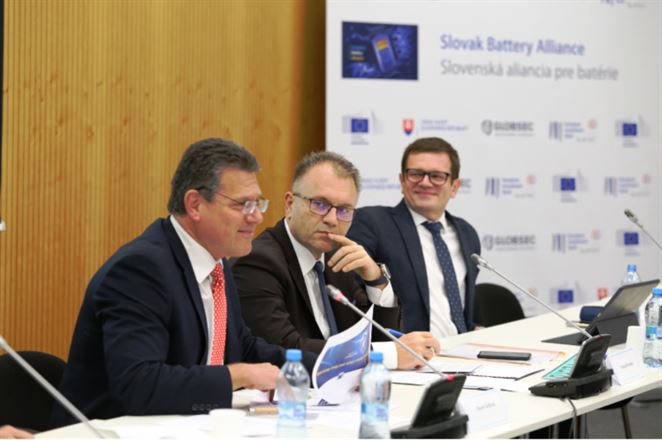 Štát chce podporiť výrobu batérií pre elektromobily