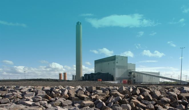 Britská elektráreň prechádza z uhlia na pelety dovážané z USA. Odborníci to kritizujú