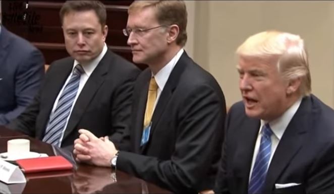 Tesla prichádza o objednávky, zákazníkom prekáža spolupráca Muska s Trumpom