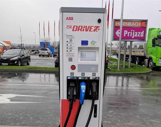 Nová nabíjacia stanica pre elektromobily pribudla v Prešove