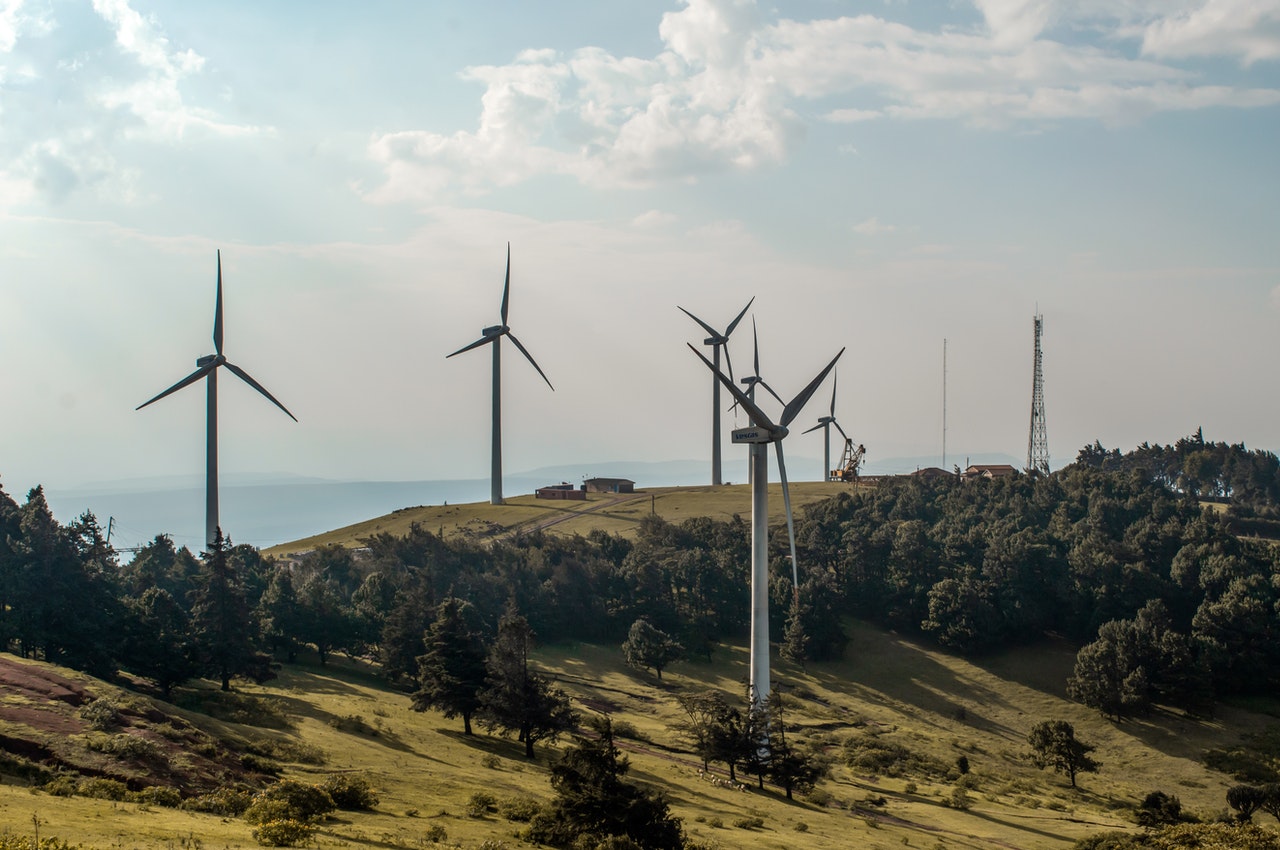 Náklady na veternú energiu v najbližších desaťročiach výrazne klesnú, prognózujú experti