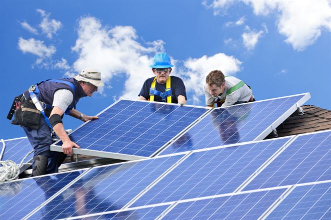 Počet inštalovaných solárnych panelov v EÚ vlani klesol o 20 %
