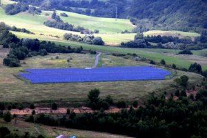Fotovoltaických elektrární je menej, cena elektriny by mala klesnúť