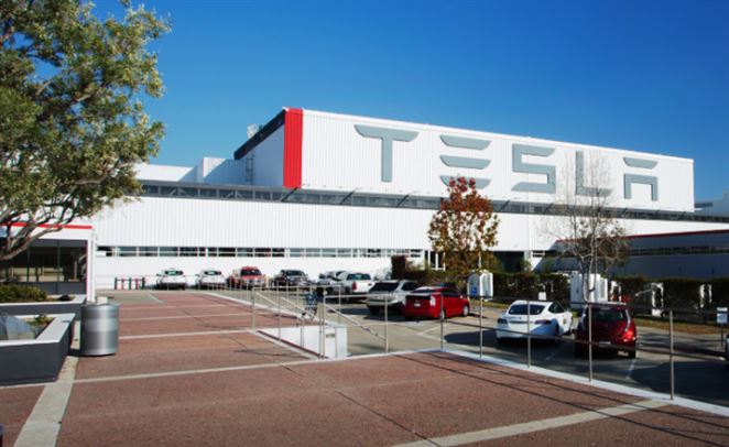 Tesla nestíha dodávať elektromobily na trh v plánovanom množstve