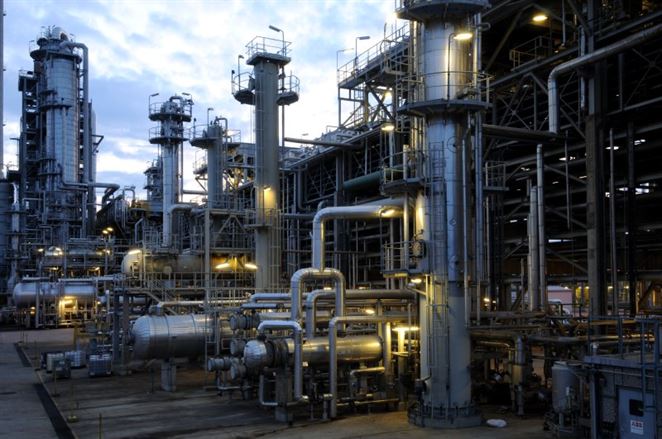 Ďalší štvrťrok a ďalšie straty. Unipetrol sa prepadáva stále hlbšie.