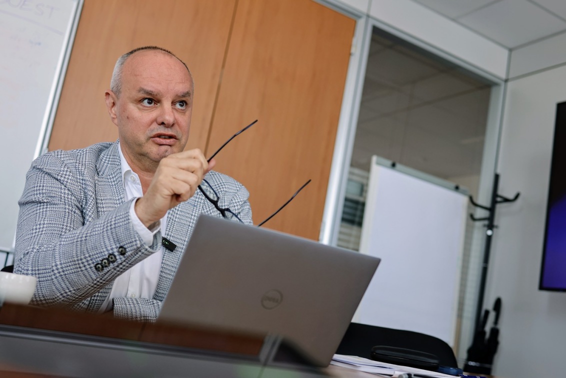 Chystáme nástroj na priškrtenie fotovoltiky. Podporných služieb treba stále viac, vraví manažér SEPS (rozhovor)
